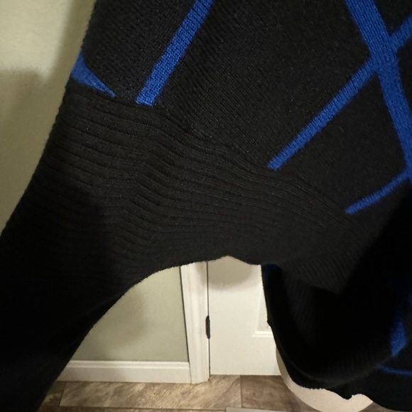 Spense Size Large oversized royal blue and black geometric sweater- EUC - Picture 4 of 11